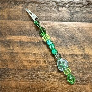 Smoking Wand Diva Roach Clip in hues of green.